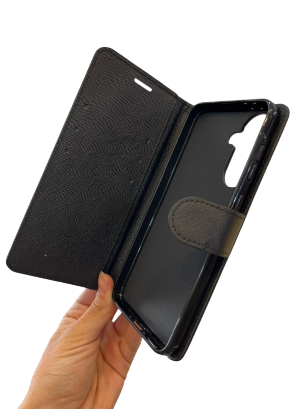 9e4b87e3-8170-4523-82d2-3c4a5eb806dd-Photoroom Funda libro Samsung a36