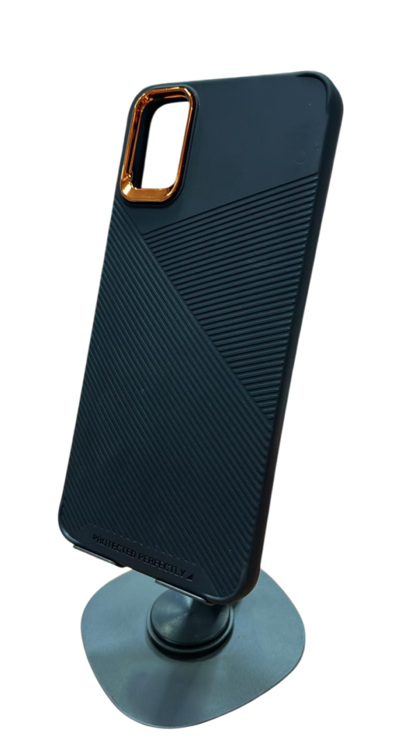 21a598b5-180a-4a1c-8ae3-60c26b8e25da-Photoroom Funda borde dorado Samsung a05