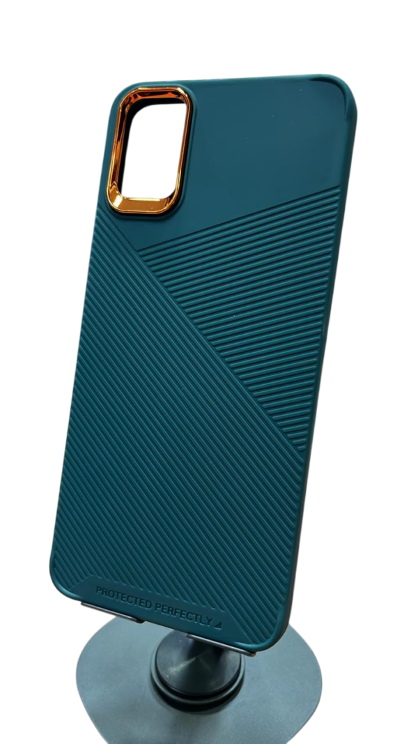 fd3d4dc1-41d9-4b03-9bb1-a67fe8f9b00e-Photoroom Funda borde dorado Samsung a05